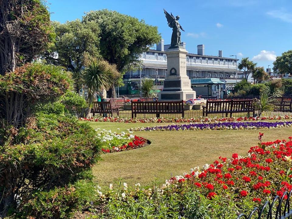 The Royal Hotel - Clacton On Sea 外观 照片