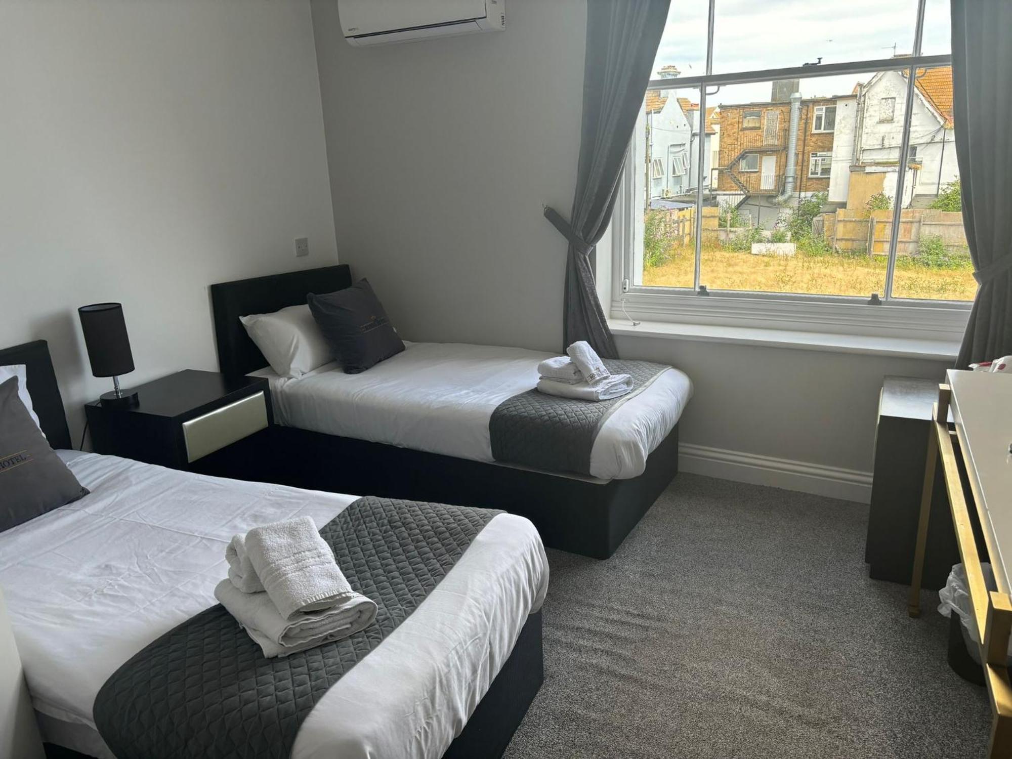 The Royal Hotel - Clacton On Sea 外观 照片